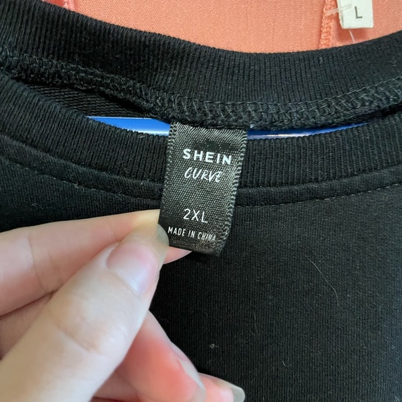 Sweatshirt like new - Picture 2 of 3